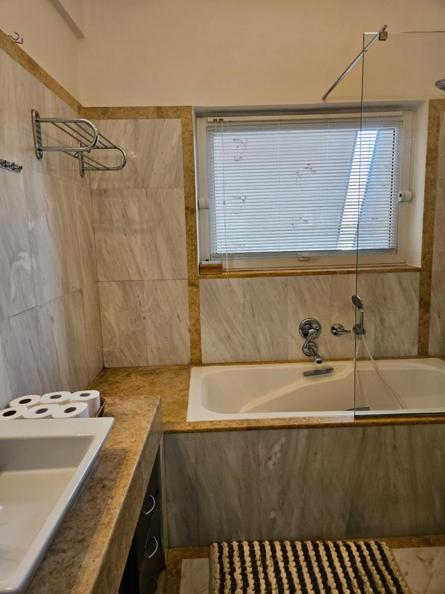 3 Bedder Condo In Ilisia, Megaro Mousikis Athens Exterior photo